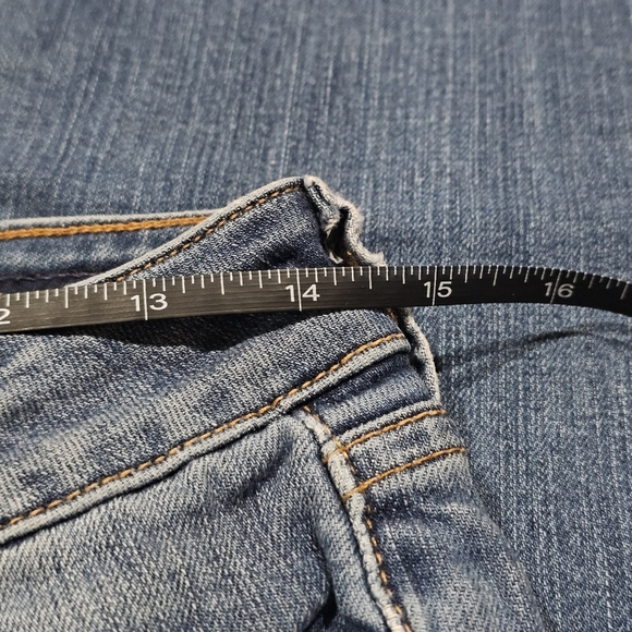 Lucky Brand Lola Bootcut Blue Wash Mid‑Rise Jeans w/ Embroidered Back Pockets 27 - Picture 11 of 14